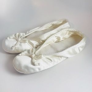 ISOTONER White Satin Ballerina Slippers Small 5/6